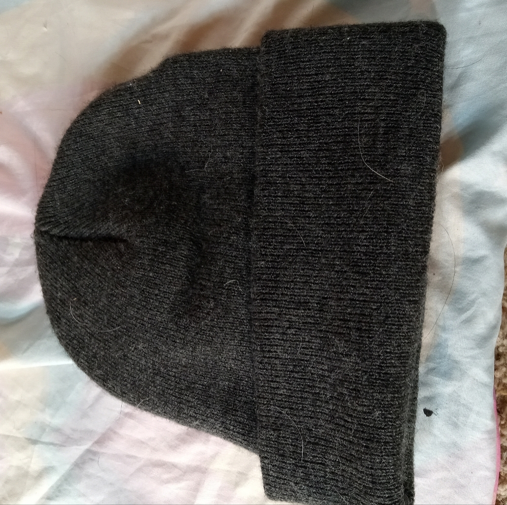 A really nice beanie Carhartt dark gray unisex beanie!
